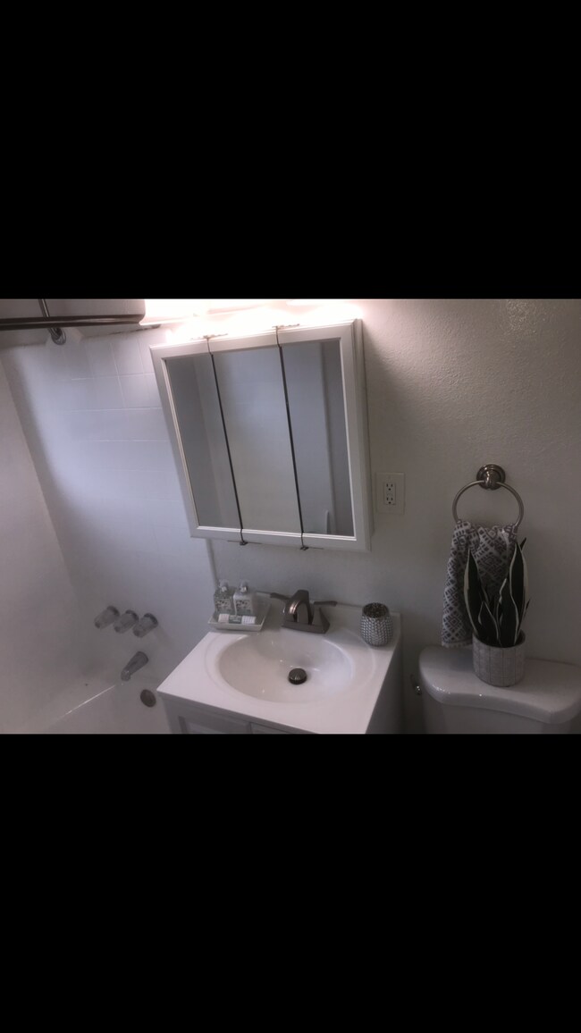 Foto del edificio - 109 N Fairway Ln