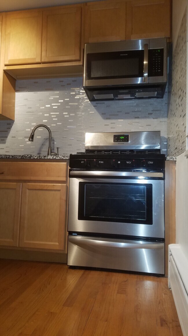 Foto del edificio - 7608 N Rogers Ave