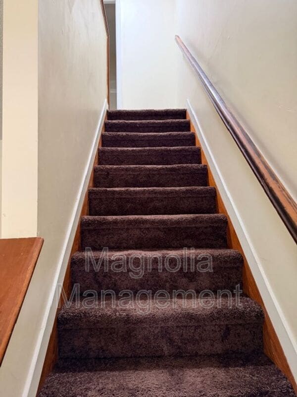 Building Photo - 226 Oak St