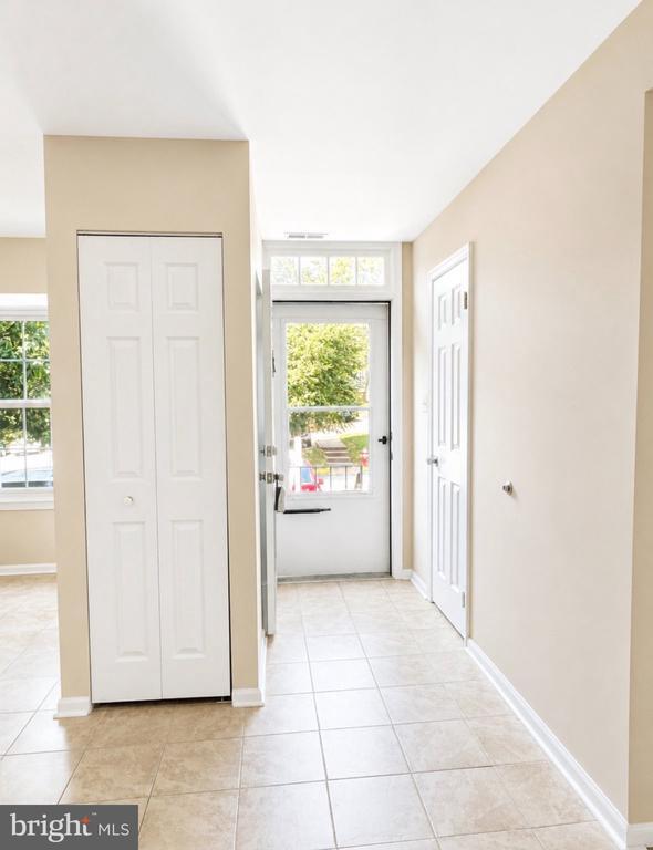 Building Photo - 4037 Summer Hollow Ct