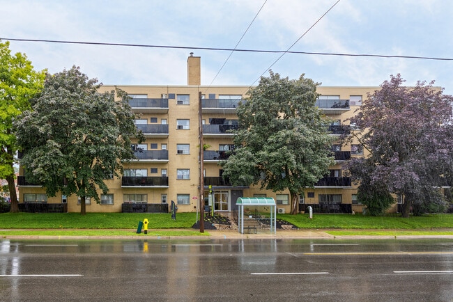 Extérieur - 50 Adelaide Ave E and 290 & 300 Mary St N
