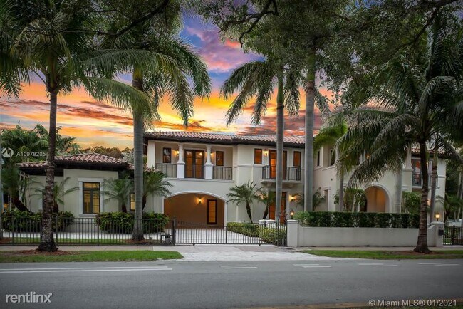 Foto del edificio - 8 br, 7.5 bath House - 1415 Sevilla Ave