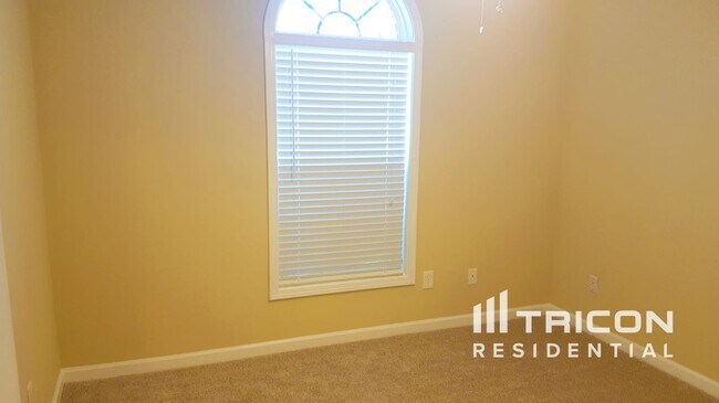 Foto del edificio - 300 Stone Ridge Way