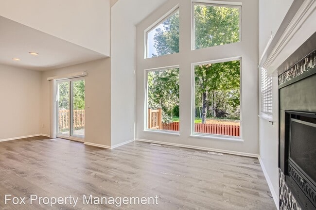 Building Photo - 4 br, 3.5 bath House - 66 Mineola Court