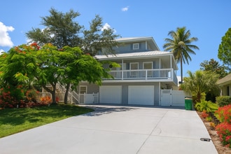 Building Photo - 2662 Riverview Dr