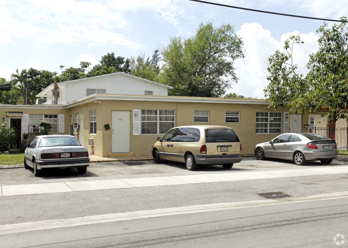 Foto principal - 790-796 NE 123rd St