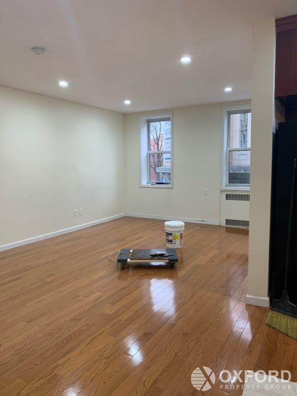 Foto del edificio - 43-31 Ithaca Street