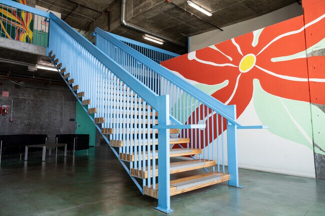 Foto del edificio - 654 N Virgil Ave