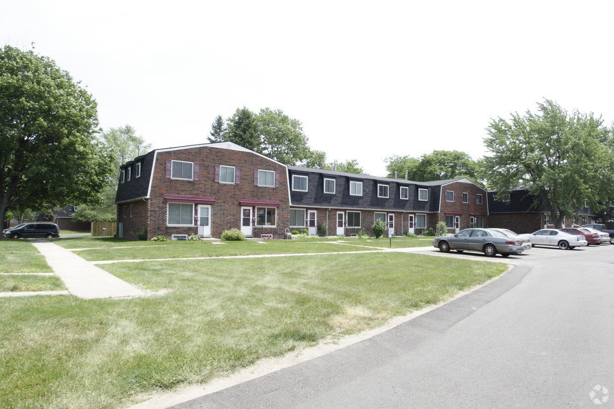 Primary Photo - Lincolnshire Townhouses