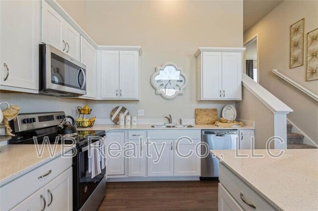 Building Photo - 9758 Crestview Dr