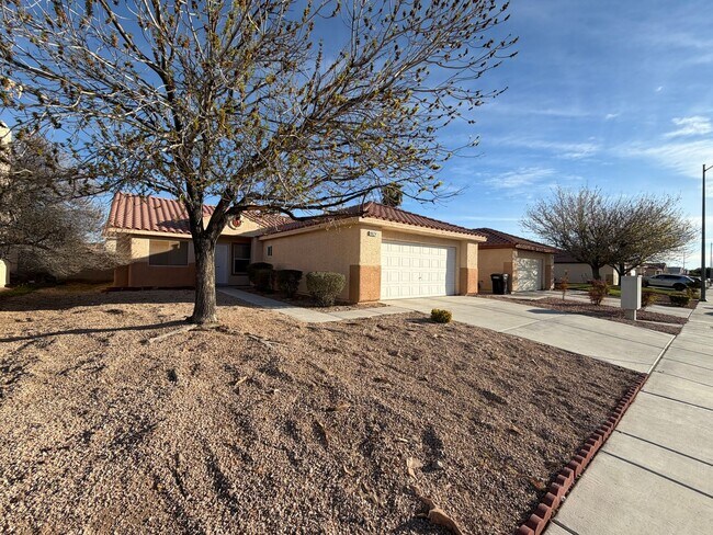 Foto del edificio - 3 bedroom single story home with no HOA