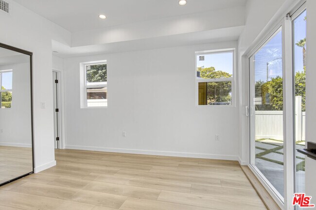 Foto del edificio - 10828 Hesby St