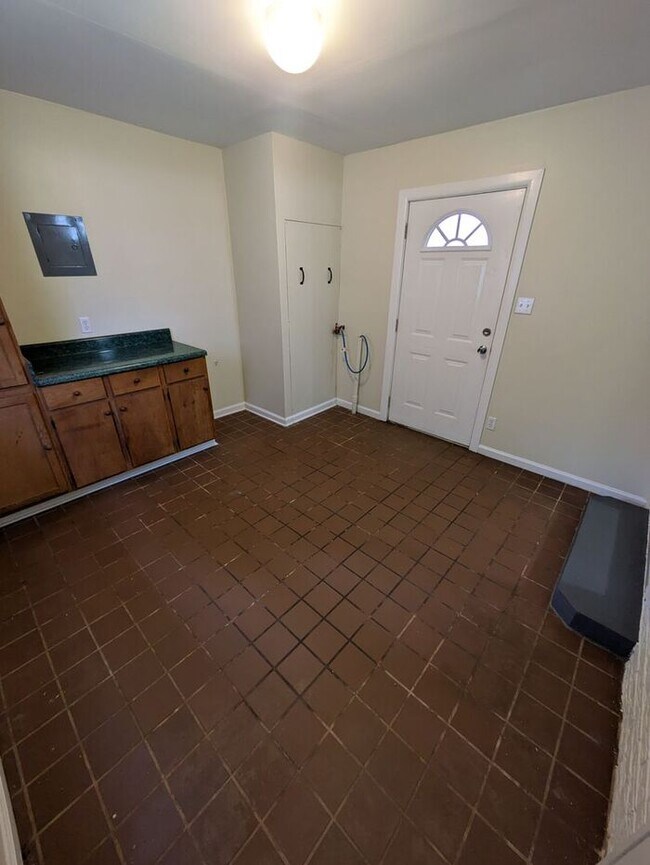 Building Photo - 3BD/2BA Single Family Home in Hickory, NC