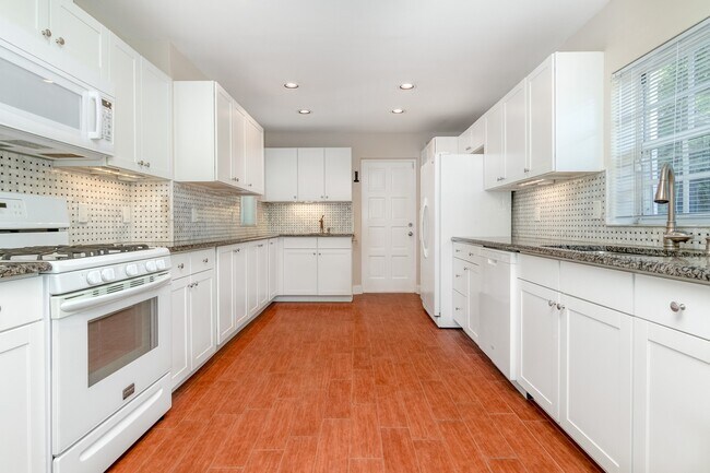 Foto del edificio - Chic 3 Bed/ 3 Bath Winter Park Cottage Ava...