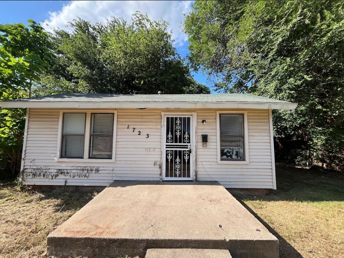 Foto principal - 1 Bedroom Section 8 Home!!