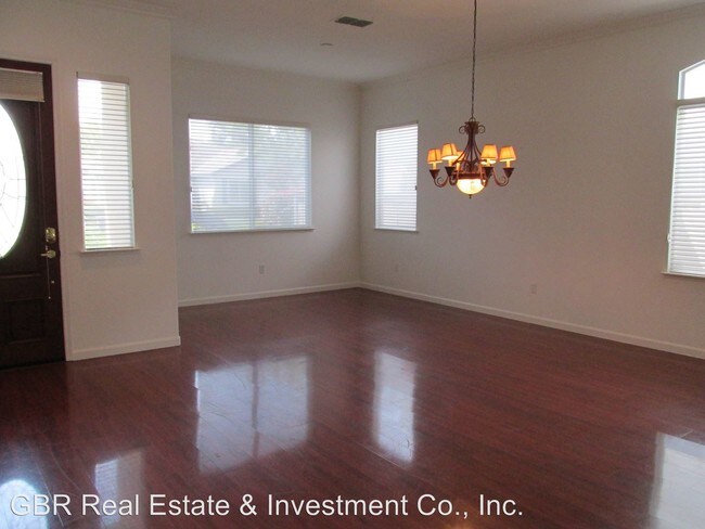 Building Photo - 9500 Emerald Cove Ln