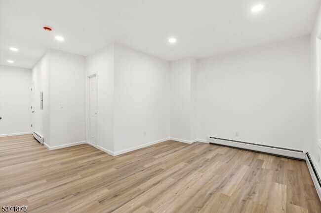 Building Photo - 325 N 7th St