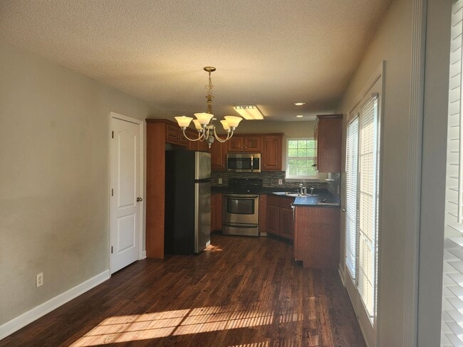 Photo - Spacious 4 Bedroom 3 bath in Hamilton on Hunter Subdivision House