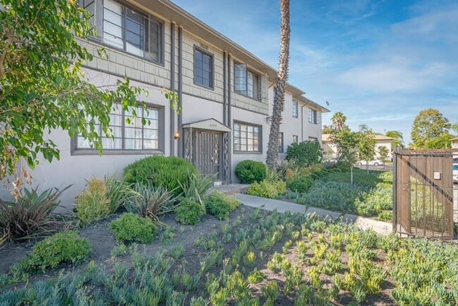 Building Photo - 4316 Santa Rosalia Dr