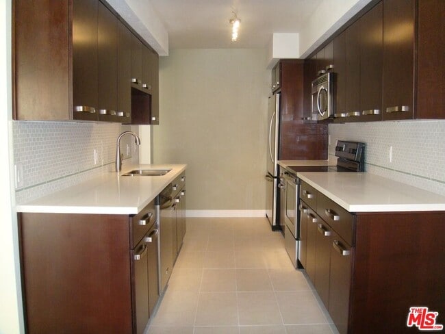 Building Photo - 1730 Camino Palmero St