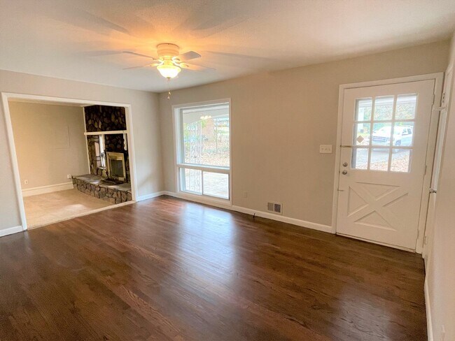 Foto del edificio - West Athens 4br House for Rent