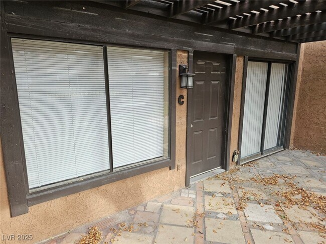 Building Photo - 260 Shadybrook Ln