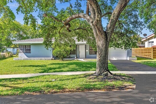 Building Photo - 418 S 57th Way