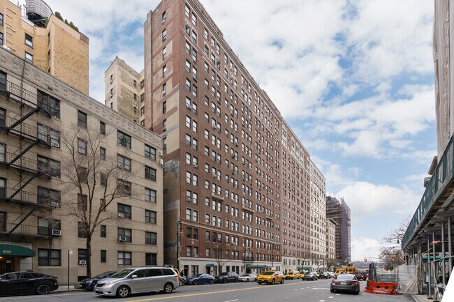 Building Photo - 310 W 72nd St