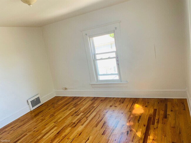 Foto del edificio - 806 W Michigan Ave