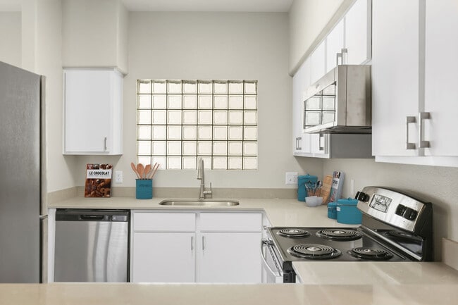 Building Photo - Fountain Palms