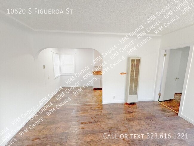 Building Photo - 10620 S Figueroa St