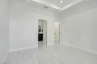 Building Photo - 4725-4727-4727 27th St SW