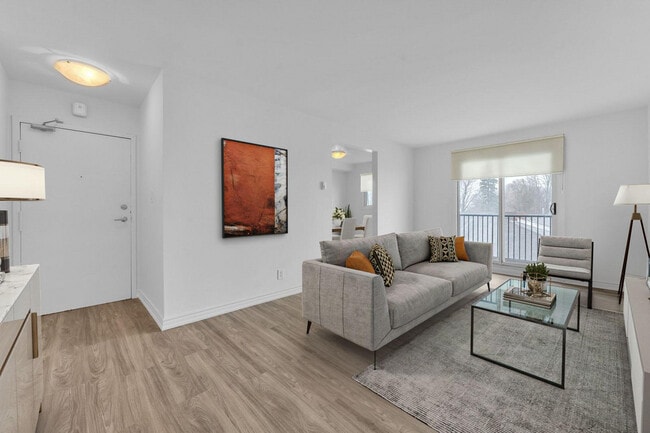 Building Photo - MacIntosh Court Apartments