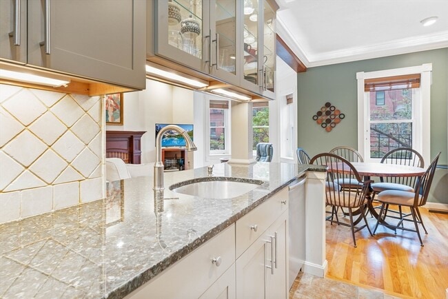 Building Photo - 257 W Newton St