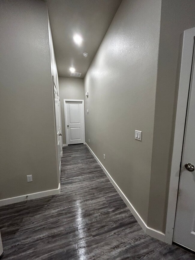 Foto del edificio - Brand new townhouse