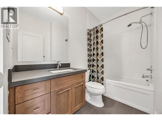 Building Photo - 827 Roderick Ave