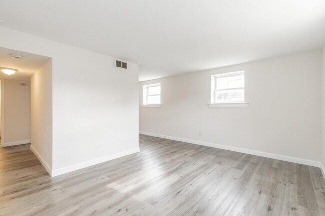 Building Photo - 5820 Mascher, Apt A