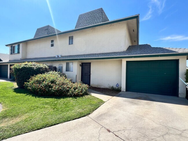 Foto del edificio - For Rent:  2BR/1.5BA Condo Near Fresno Sta...