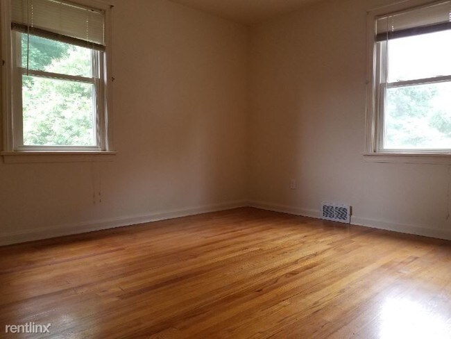 Building Photo - 3 br, 1 bath House - 358 E. Park Avenue