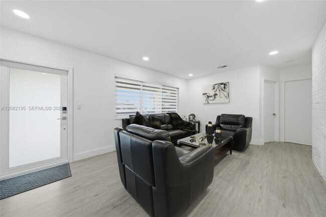 Foto del edificio - 7680 Juniper St