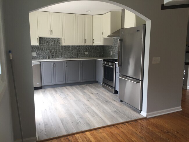 Foto del edificio - 1221 E Lowden Ave