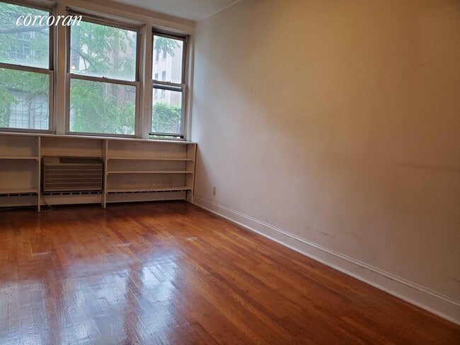 Building Photo - 135 E 61st St
