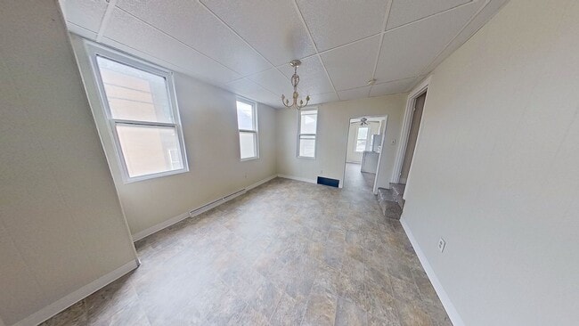 Building Photo - 3 Bedroom Duplex with Finished Loft