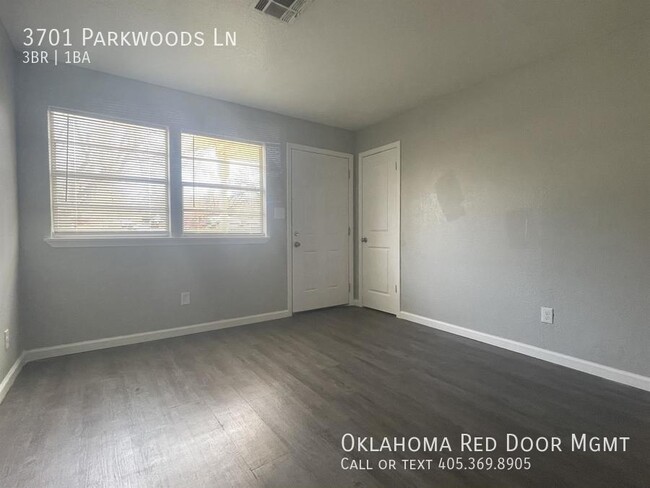 Foto del edificio - 3701 Parkwoods Ln