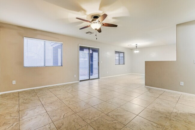 Foto del edificio - Spacious 4 Bedroom Home in Maricopa, AZ