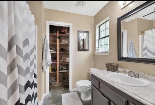 Building Photo - 2554 Oleander Dr