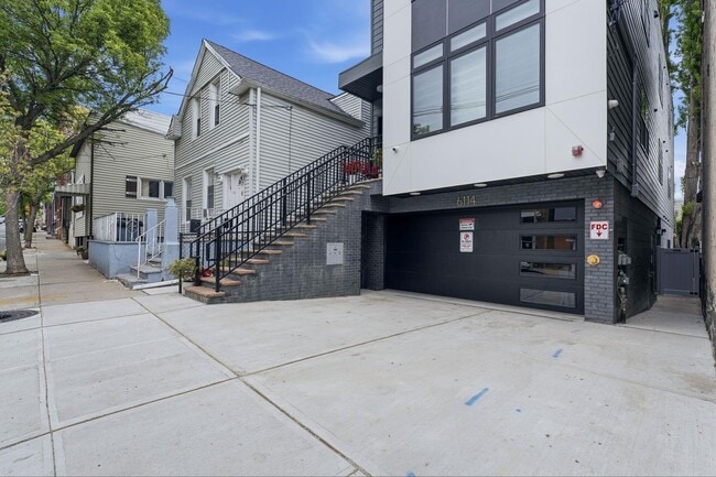 Building Photo - 6114 Jackson St