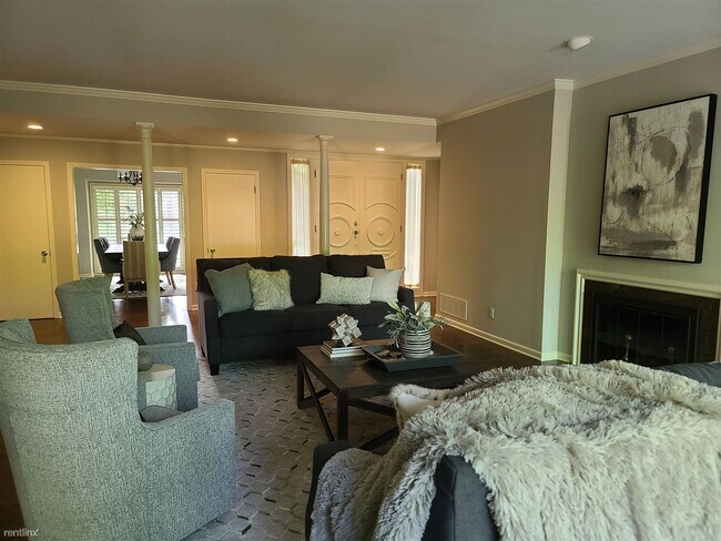 Foto del edificio - 3 br, 3 bath House - 8300 Somerset Dr