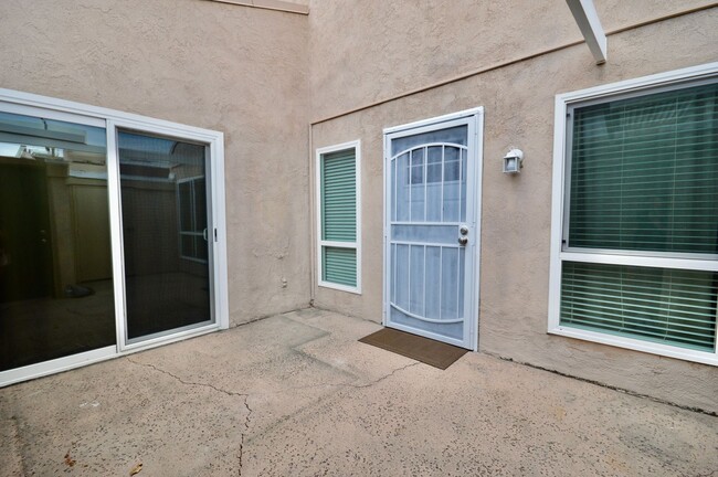 Building Photo - Remodeled 2 Bedroom Townhome in Fullerton