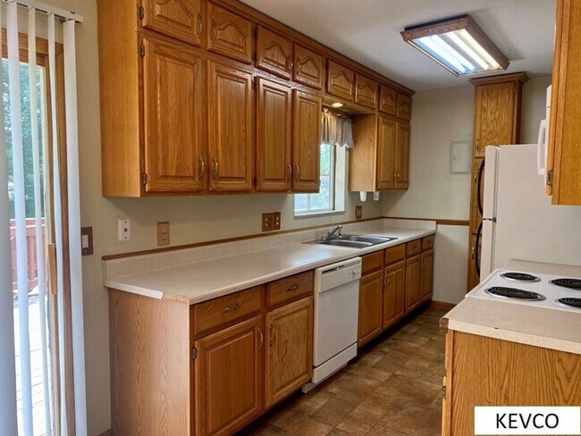 Foto del edificio - Spacious Home in Campus West!